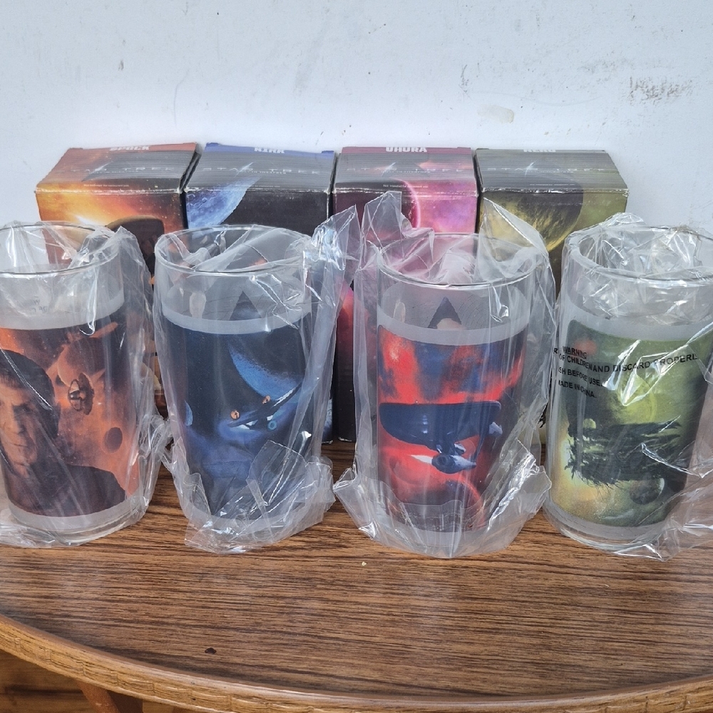 Four Star Trek  Round Plastic Collectable Glasses Space Kids Glass Set New.2008